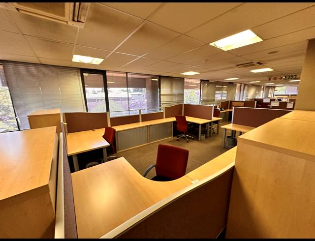 7,410M² OFFICE TO LET IN PARKTOWN